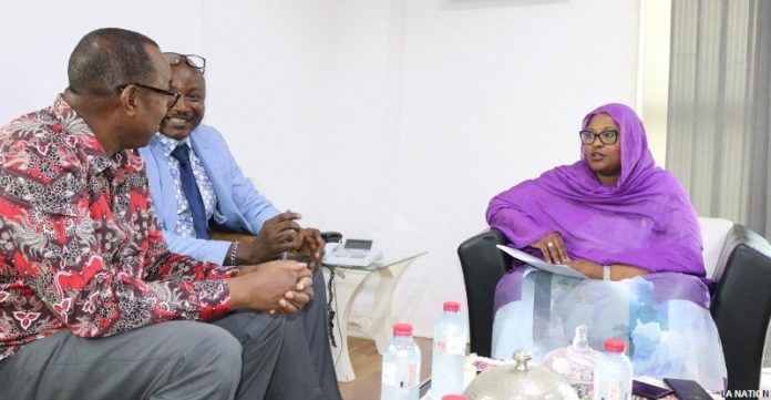 Mouna Ahmed Osman reçoit l’envoyé spécial du haut commissaire pour les réfugiés en Afrique de l’Est