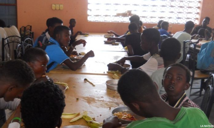 Un service de cantine scolaire inhérent à la poursuite des études pour de nombreux élèves (1)