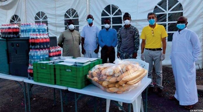 Iftar gracieusement offert aux personnels soignants de l'hôpital Peltier