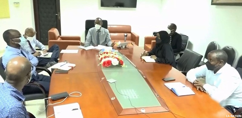 Réunion avec les responsables des structures hospitalières  Objectif : renforcer les mesures de protection des professionnels de santé dans les structures hospitalières