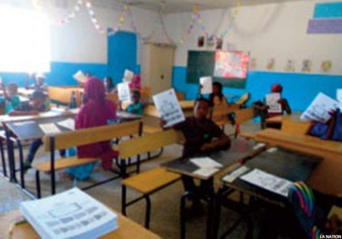 Enseignement de base Des brochures d’apprentissages scolaires remises aux élèves des écoles rurales (2)