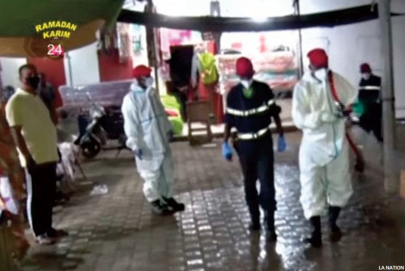 Le ministre de la santé assiste à une opération de désinfection du marché Ryad