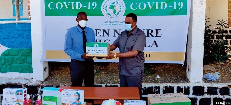 Le secrétaire exécutif de l'IGAD remet des kits d'EPI aux populations réfugiées et transfrontalières