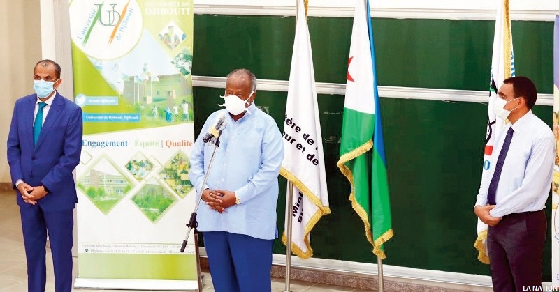 « A nos étudiants, à nos ingénieurs qui participent activement à l’élaboration des moyens de défense dans notre combat contre le virus, je leur dis bravo ! »