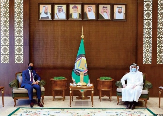 Le secrétaire général du Conseil pour la Coopération du Golfe reçoit l’ambassadeur de Djibouti en Arabie Saoudite
