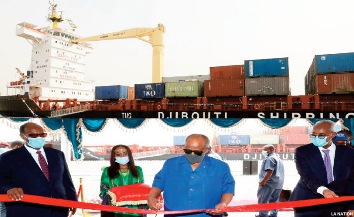 Le Président Guelleh inaugure le premier navire porte-conteneurs de Djibouti Shipping Company