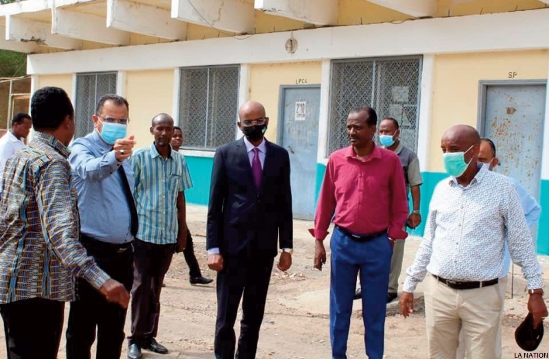 Le ministre Helem en tournée dans les lycées