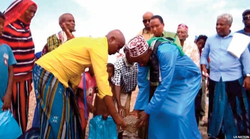 Pose de la première pierre de l'école de Gagade