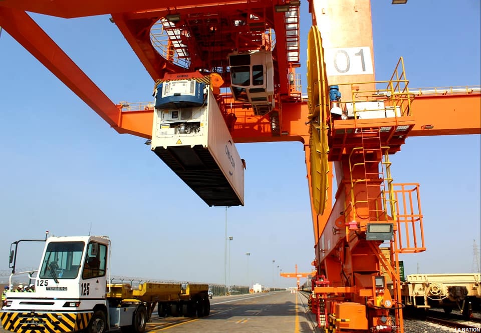 Arrivée du premier conteneur frigorifique à la SGTD