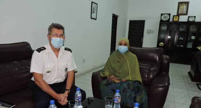 MairieFFDJ Le général Éric Gernez fait ses adieux à Fatouma Awaleh Osman (1)