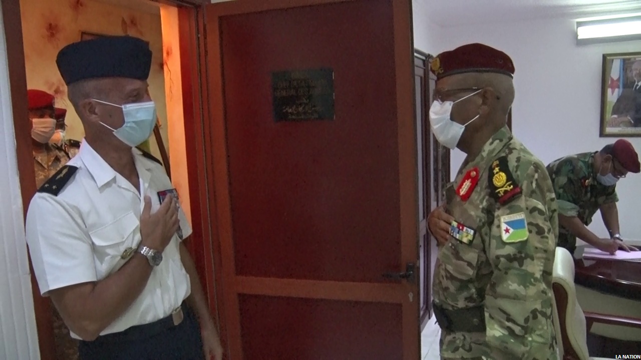 Le CEMGA s’entretient avec le nouveau Commandant des FFDJ