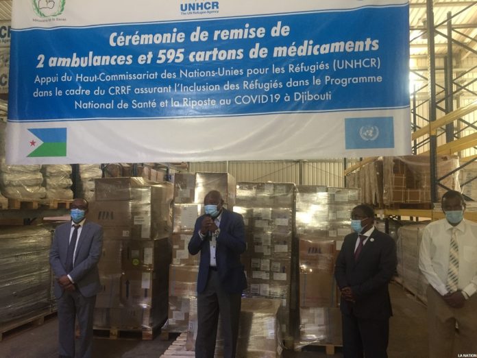 Le HCR offre deux ambulances et 600 cartons de médicaments (2)