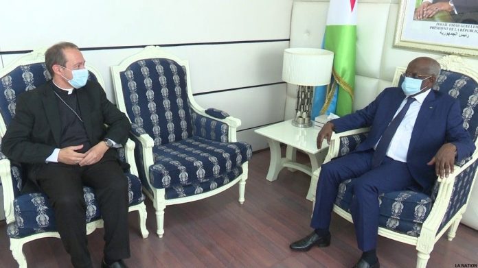 Le Premier Ministre reçoit le nouvel ambassadeur de nonce Apostolique (Vatican) à Djibouti (2)
