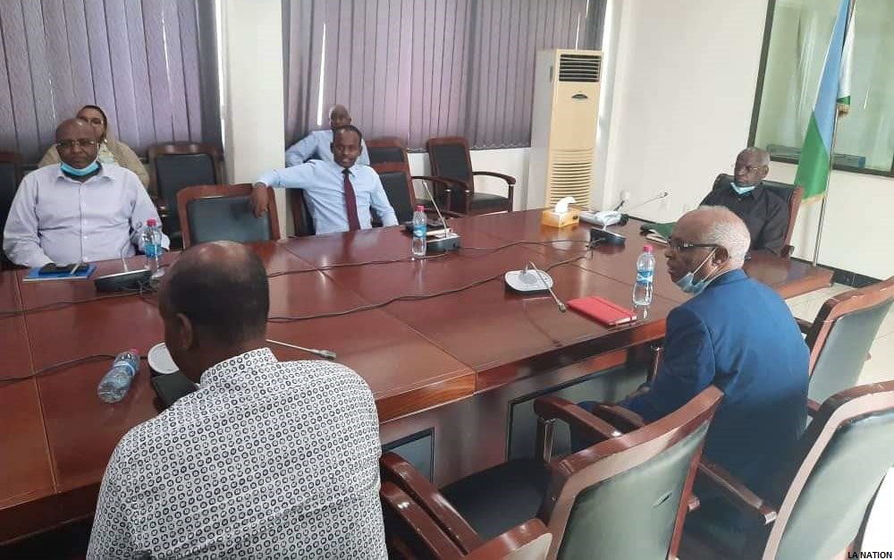 Primature - Le premier ministre préside une réunion de concertation sur le programme d’implantation d’arbres sur l'ensemble du territoire national