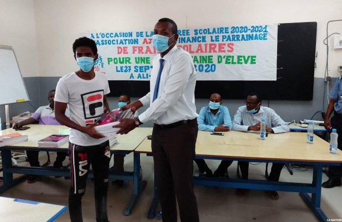 Soutien à la scolarité L’AJCD parraine l’achat des manuels scolaires et le payement de la contribution financière des élèves à leur établissement