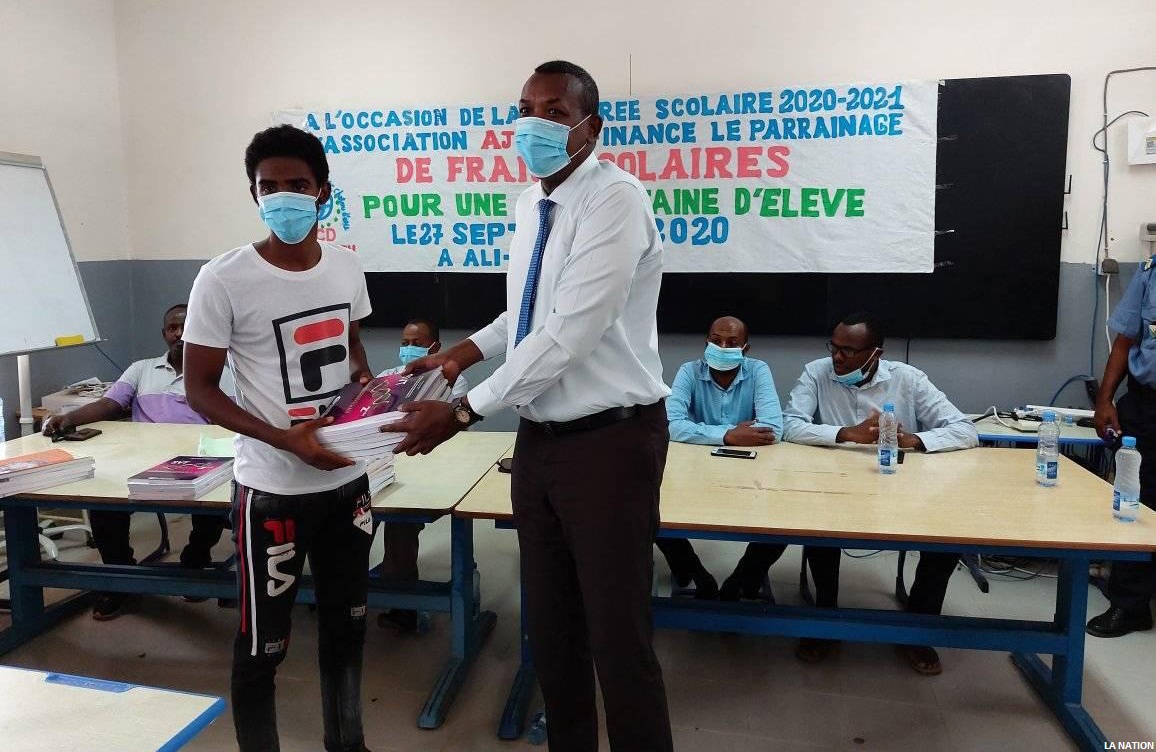 Soutien à la scolarité : L’AJCD parraine l’achat des manuels scolaires et le payement de la contribution financière des élèves à leur établissement