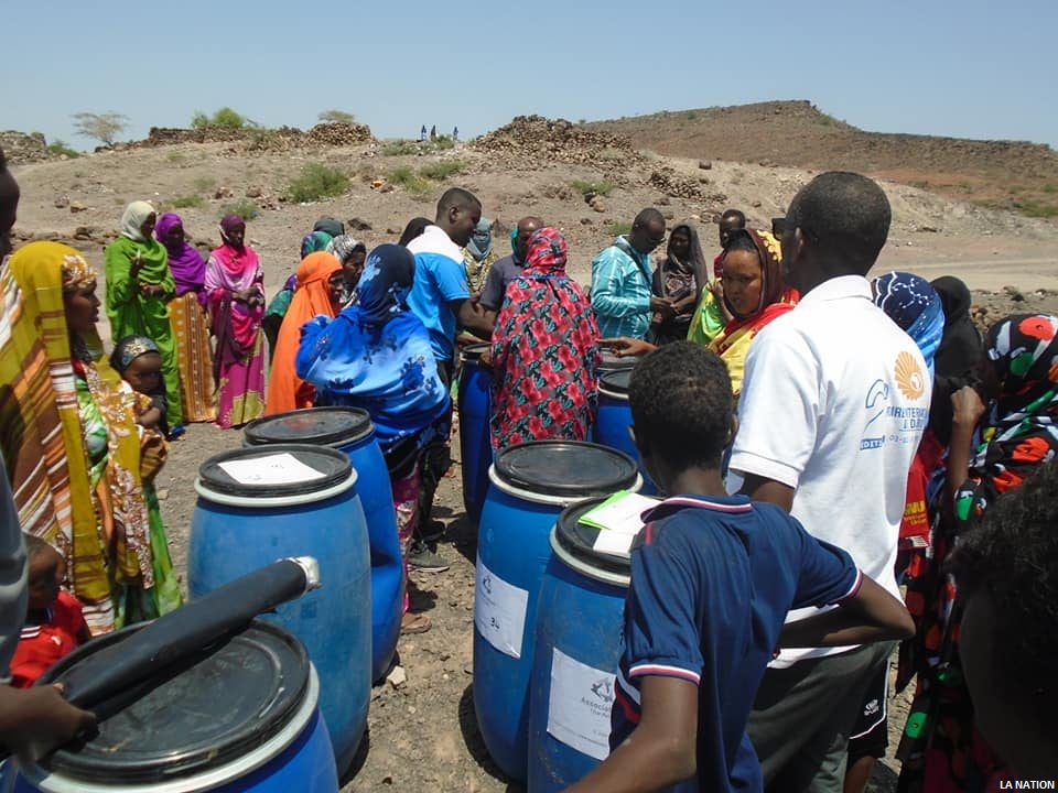 Distribution des bombonnes à eau aux familles les plus démunies de la ville de Dikhil