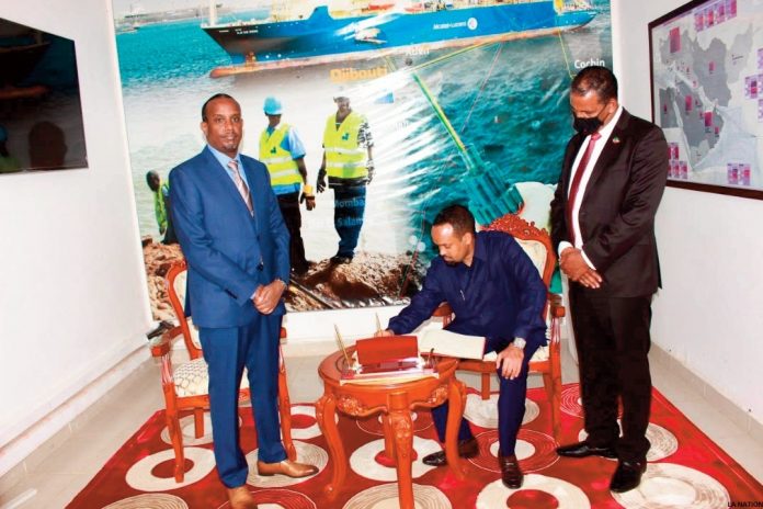 Une délégation éthiopienne conduite par le ministre des Finances de la République Démocratique Fédérale d’Ethiopie M. Ahmed Shideh Mohamed visite la station des câbles sous-marins de Djibouti-Télécom (2)