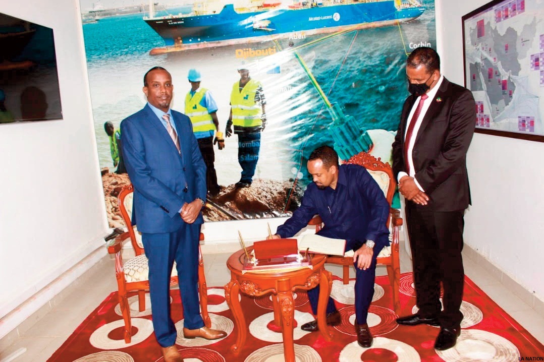 MCPT/Djibouti-Telecom : Une délégation éthiopienne conduite par le ministre des Finances de la République Démocratique Fédérale d’Ethiopie M. Ahmed Shideh Mohamed visite la station des câbles sous-marins de Djibouti-Télécom