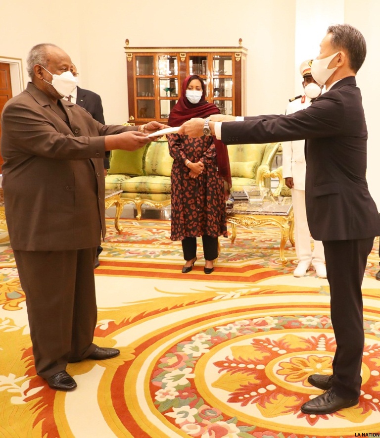 Le Président de la République reçoit les Lettres de Créances du nouvel ambassadeur du Japon à Djibouti