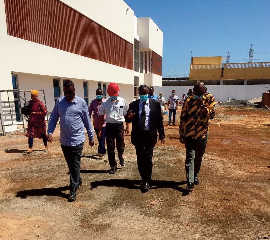 Le ministre de l’Intérieur visite le chantier du nouveau siège de l’ONARS