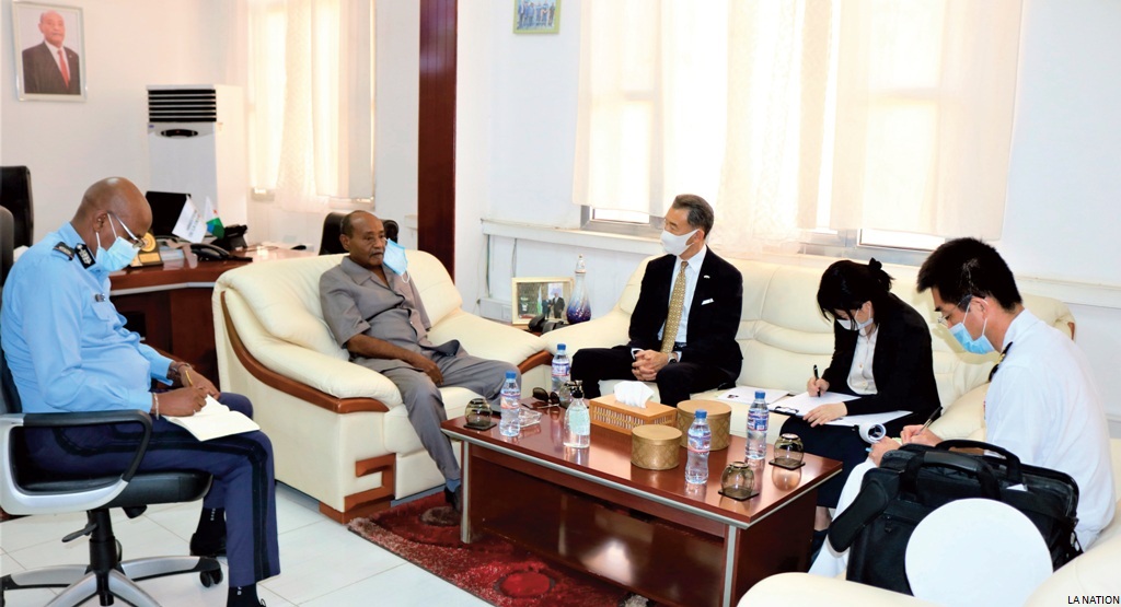 Le ministre de la défense reçoit le nouvel ambassadeur du Japon