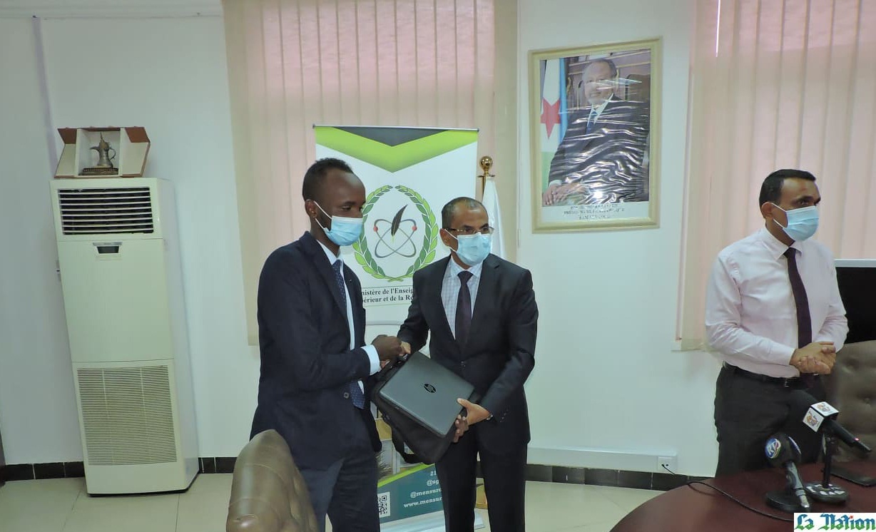 MENSUR ; Cérémonie de remise de prix à des jeunes ingénieurs