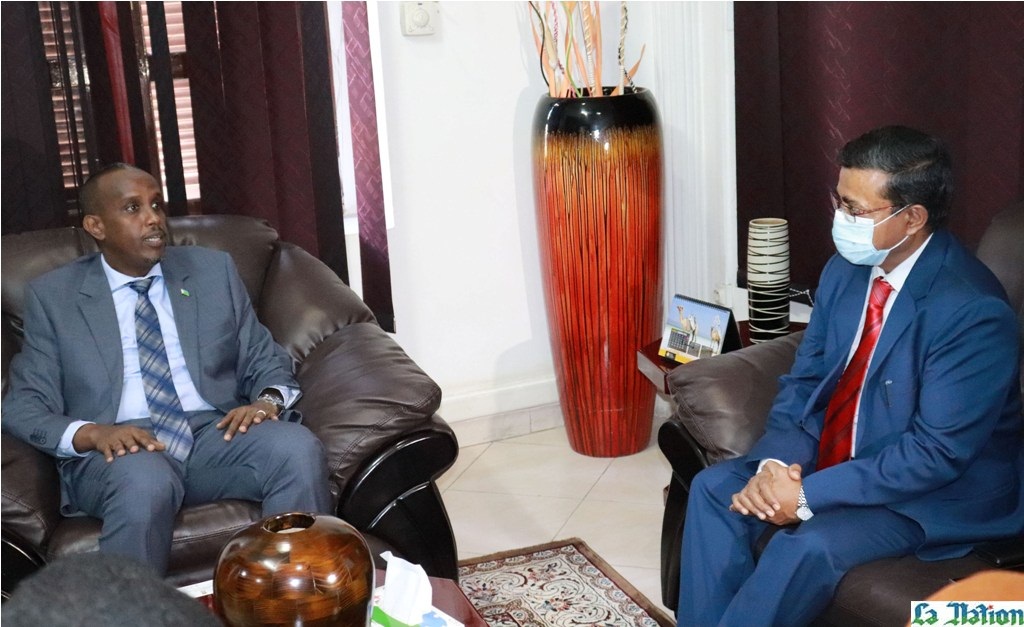 Le ministre de la Communication reçoit l’ambassadeur de l’Inde à Djibouti