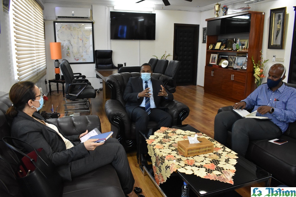 Entretien entre le ministre Yonis Ali Guedi et Mme Nezha Alaoui M’Hammdi