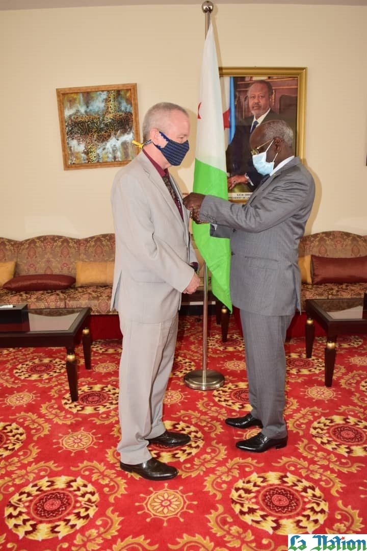 L'ambassadeur Larry André élevé au rang d'Officier de l'Ordre National du 27 juin