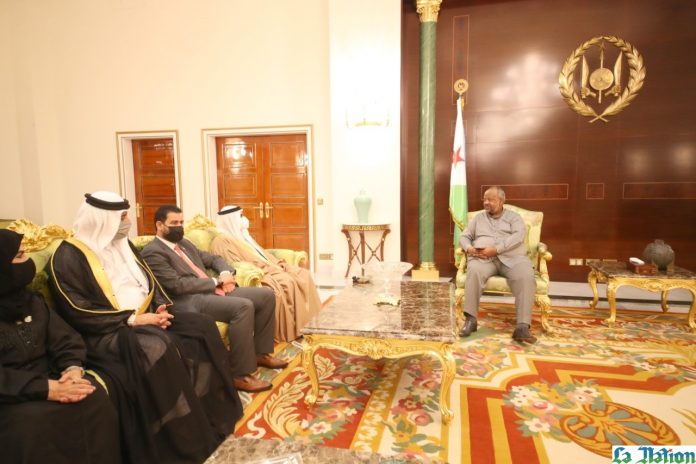 Le président du parlement arabe reçu au palais de la république