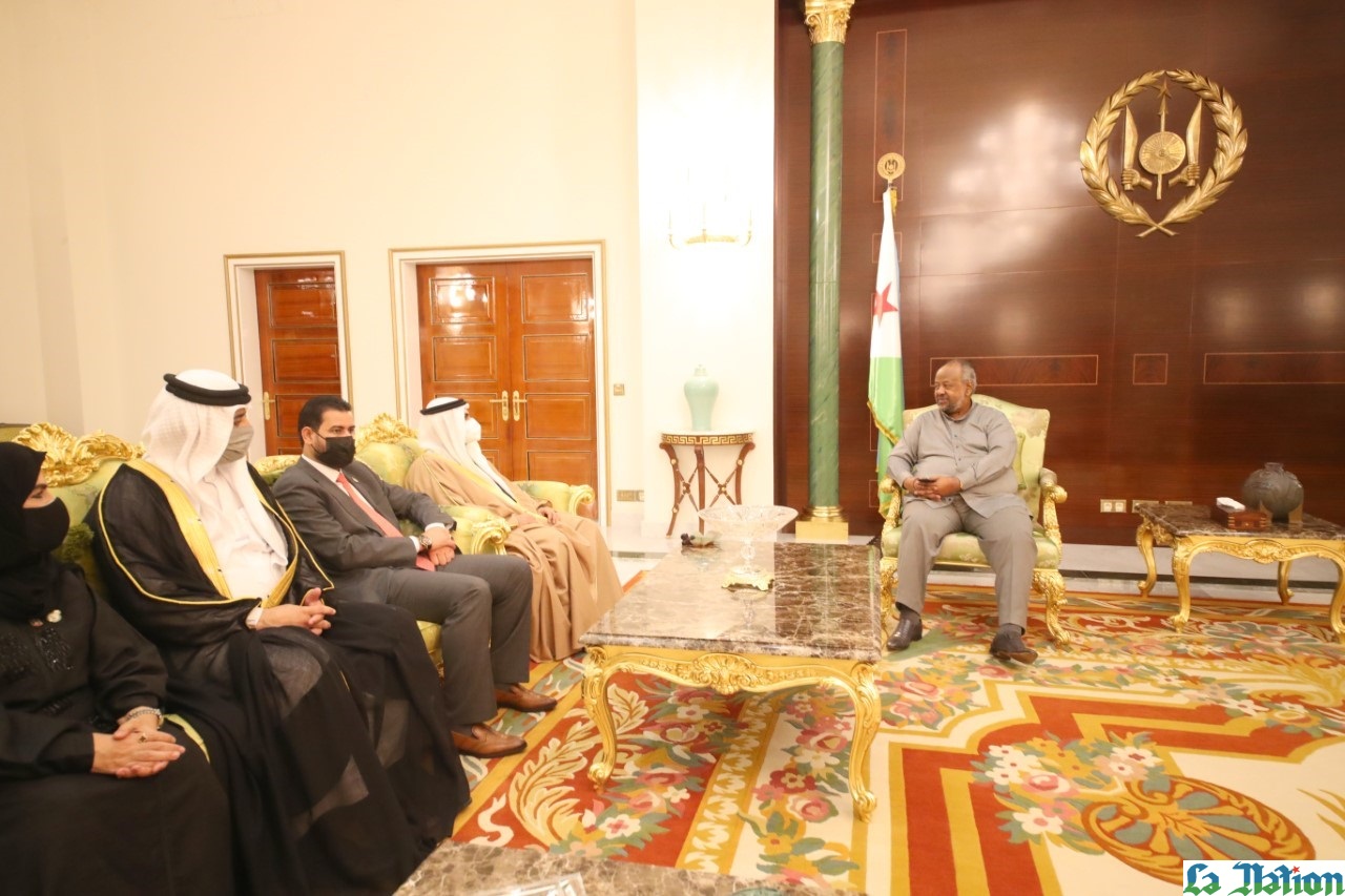 Le président du parlement arabe reçu au palais de la république