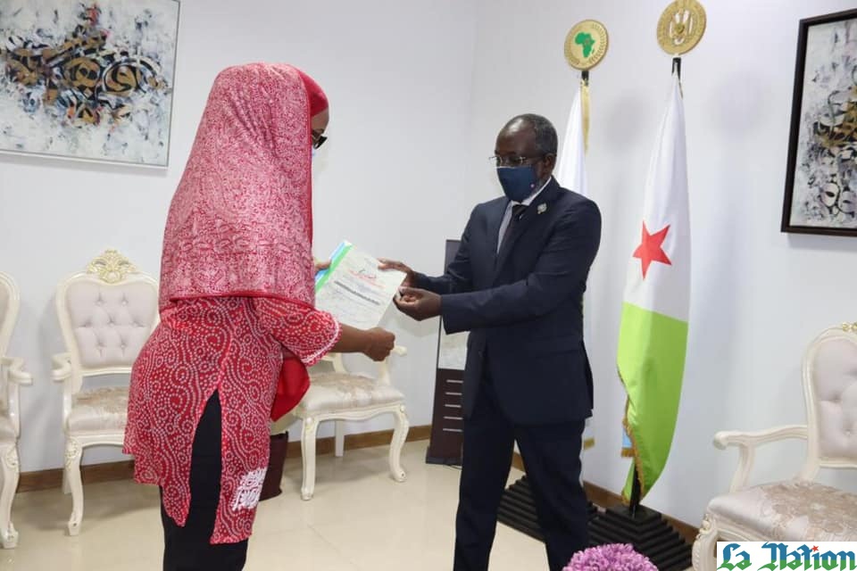 Mohamed Ali Houmed réceptionne le rapport annuel public 2020 de la Cour des Comptes et de Discipline Budgétaire