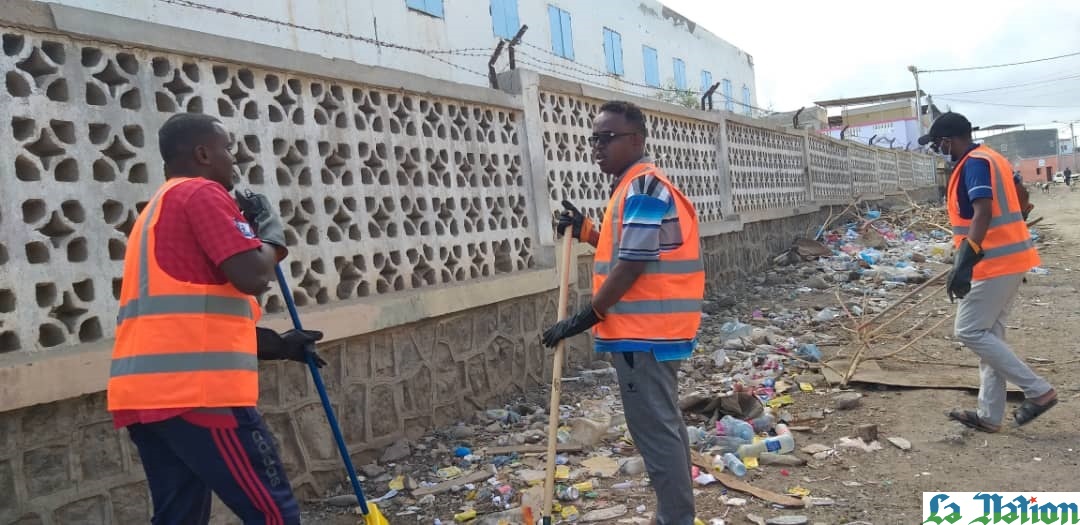 Un coup de balai à l’école primaire annexe 4