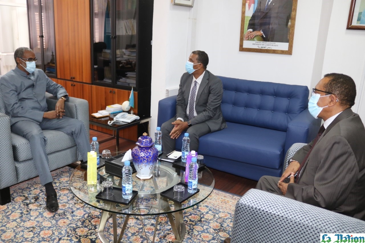 Entrevue entre le ministre Ali Hassan Bahdon et l’ambassadeur Berhanu Tsegaye Abera