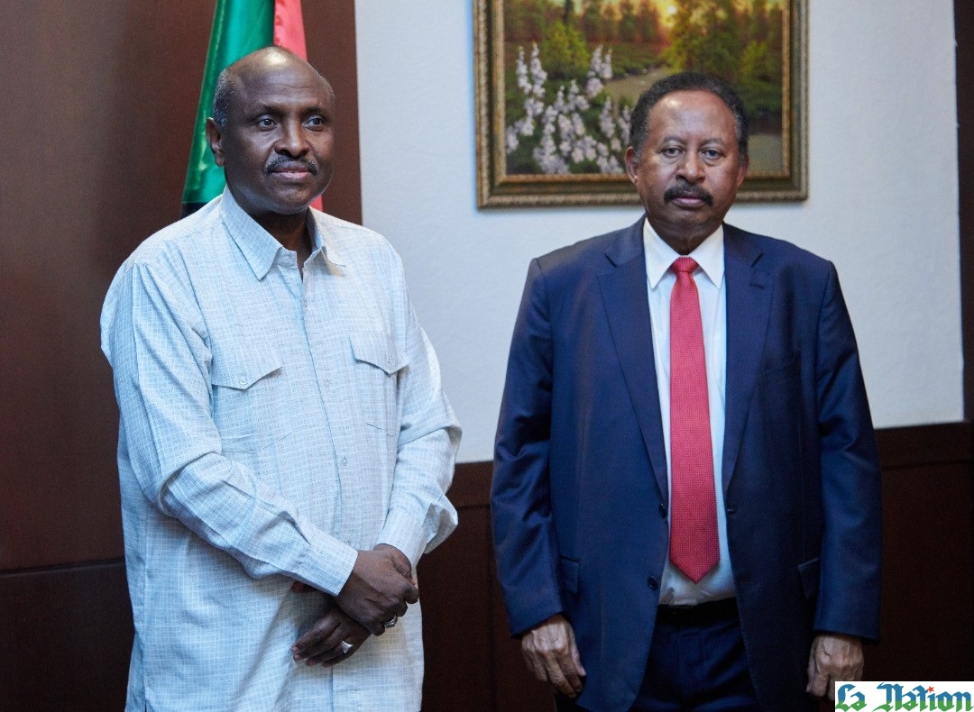 L’ambassadeur Ahmed Ali Barreh remet au président de l’IGAD le rapport du Comité d’enquête sur le différend entre la Somalie et le Kenya