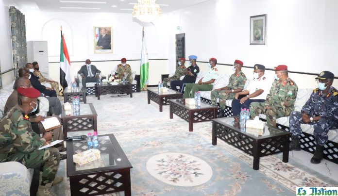 Le CEMGA organise une réception à l’hôtel des officiers « Hassan Bassoma » en l’honneur du général Yasser Al-Atta et sa délégation (2)