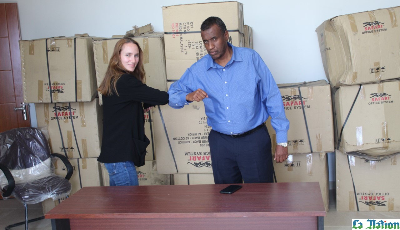 Le HCR offre des mobiliers de bureaux à l’ONARS