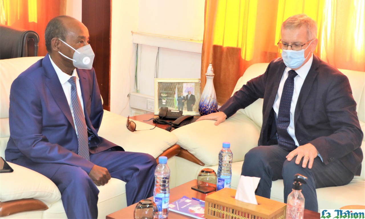 Le ministre de la défense reçoit la visite du nouveau commandant de l’opération Atalante