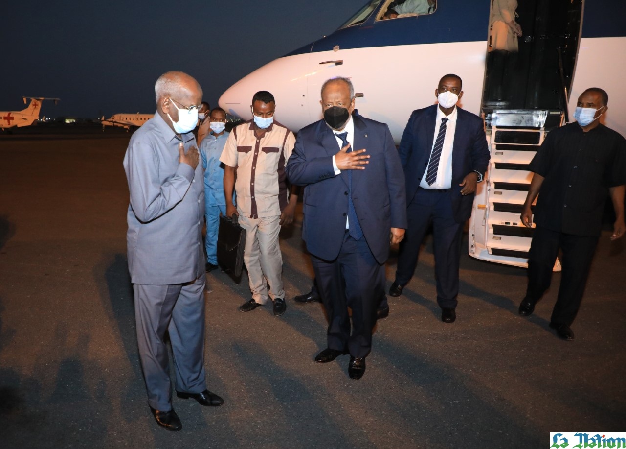 Le président de la République regagne le pays à l’issue de sa visite officielle en France