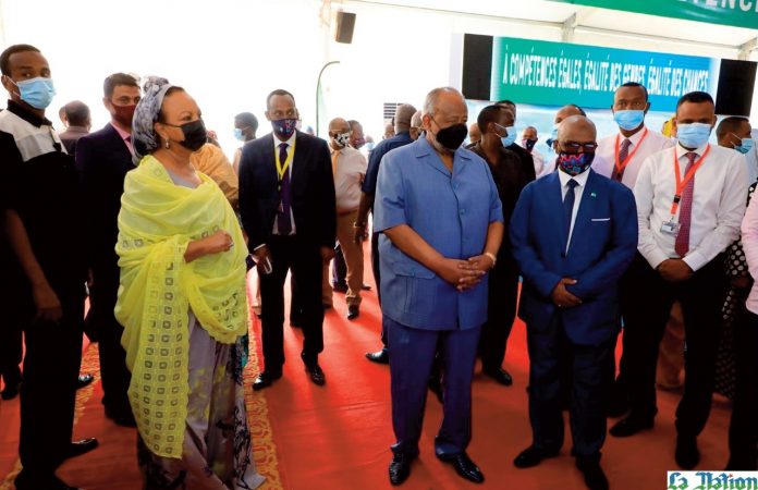 Ouverture de la foire de l’emploi au palais du peuple (2)