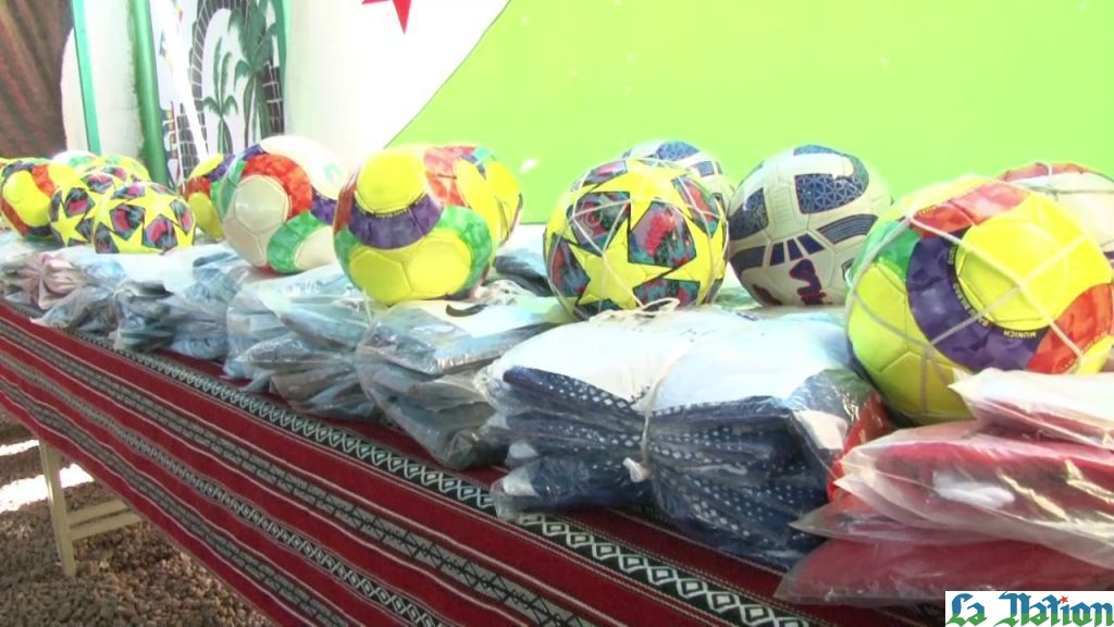 Remise d’équipements sportifs aux équipes dikhiloises