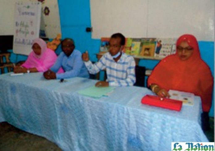 Ali-Sabieh L’écrivain Mohamed Ahmed Issa en contact avec les écoliers assajogs (2)