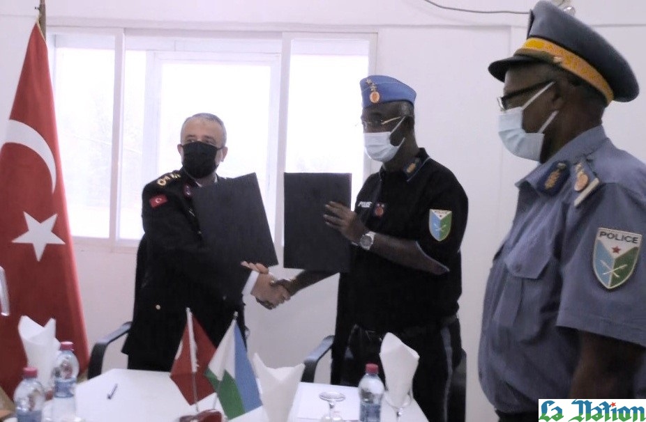 Don de matériel destiné au laboratoire technique et scientifique de la police nationale