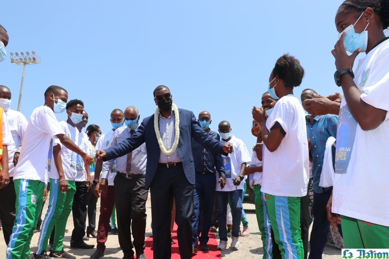 La famille du football national réserve un accueil triomphal au président de la FDF