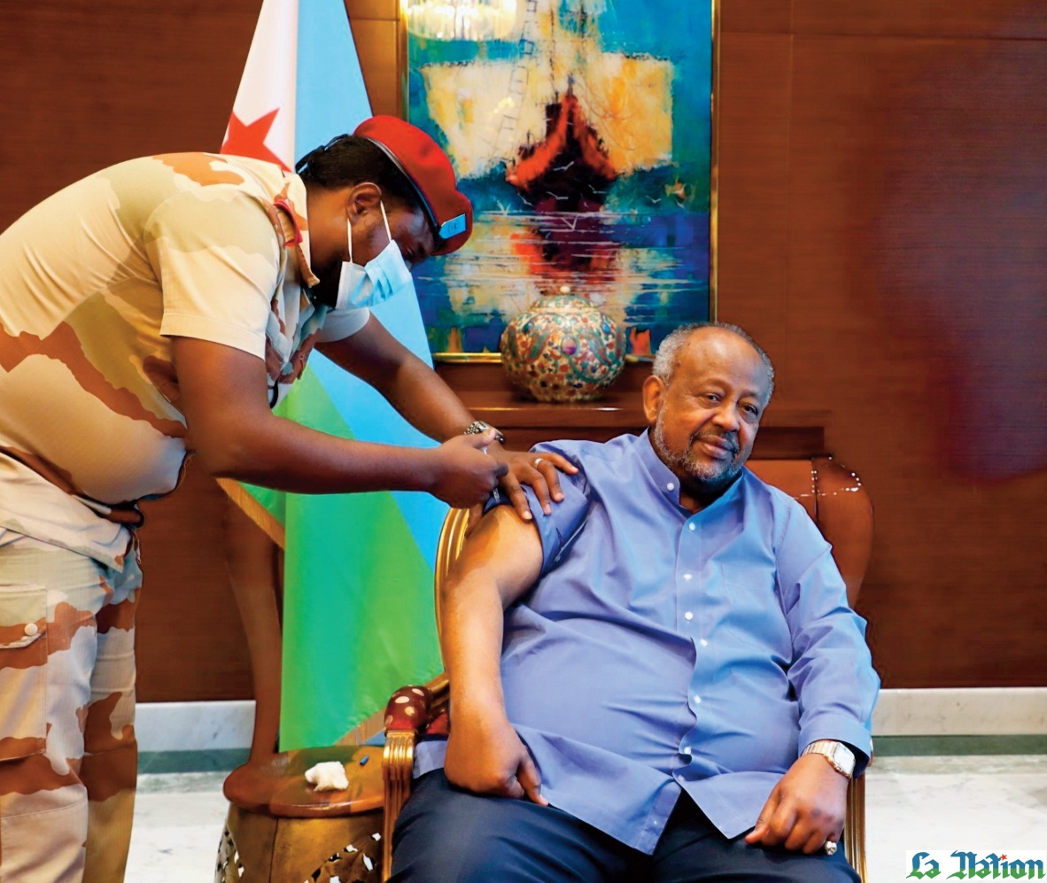 Lancement de la campagne nationale de vaccination contre la Covid 19 : Le chef de l’Etat est le premier citoyen à recevoir l’immunisation contre le coronavirus