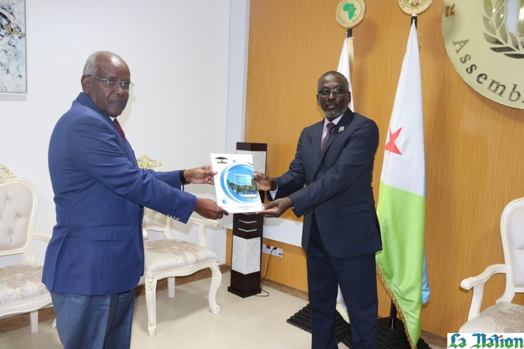 Le médiateur de la république remet le rapport 2020 au président de l’assemblée nationale