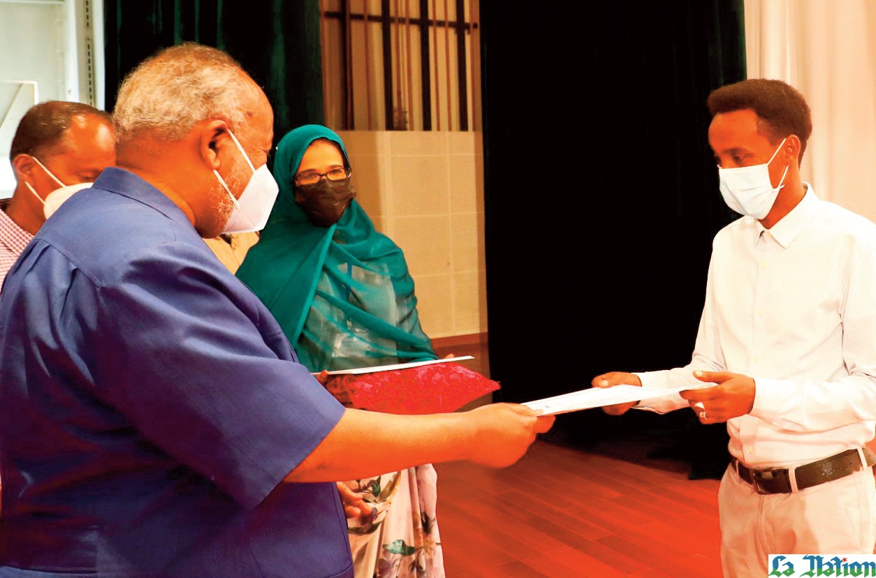 Le président de la République procède au lancement du Fonds de soutien aux Petites et Moyennes Entreprises