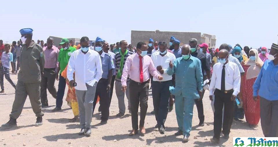 Le Premier ministre visite les logements construits par la fondation IOG à Dikhil