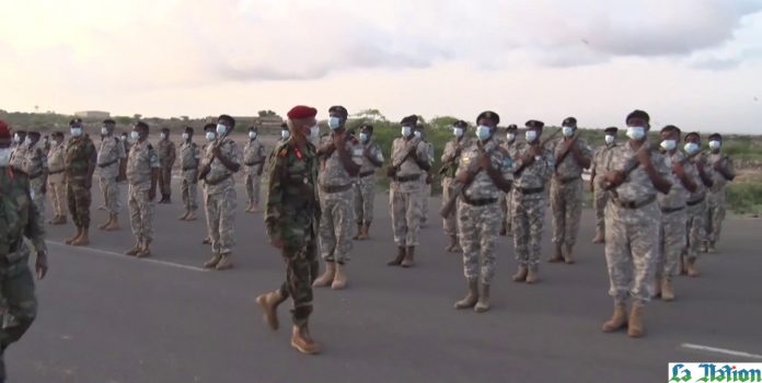 FAD Visite d’inspection des troupes sur la piste de défilé du 27 juin